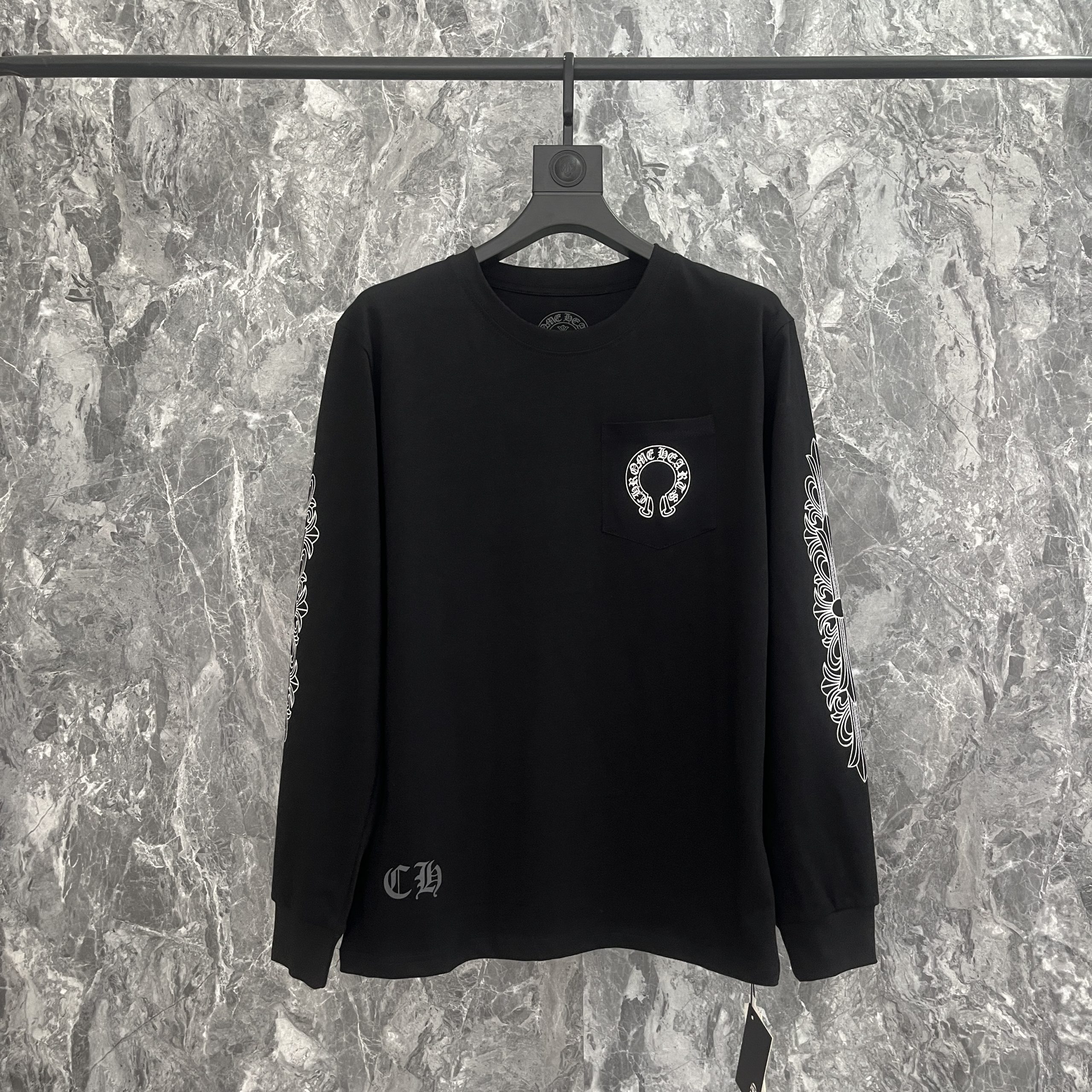 Ch*0me He**ts classic horseshoe logo long sleeve t-shirt black